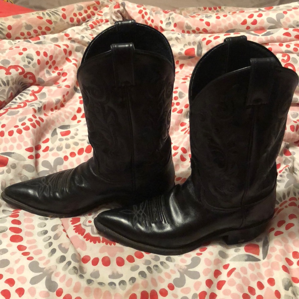 Black Justin boots. Size 9